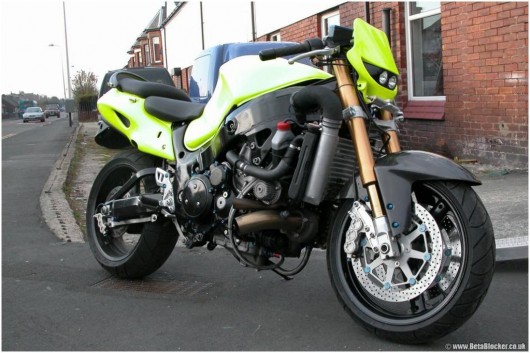 11. Suzuki Hayabusa. 500 лошадиных сил и большая вера в чудо