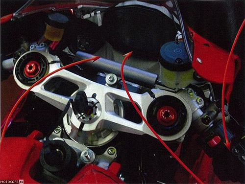 Первые фотографии Ducati Superbike 1199