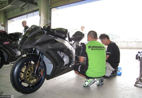 WSBK: Новая надежда. Том Сайкс тестирует Kawasaki ZX-10R 2011 года