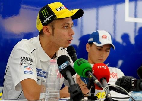 Fiat Yamaha MotoGP разделяет Валентино Росси и Хорхе Лоренцо