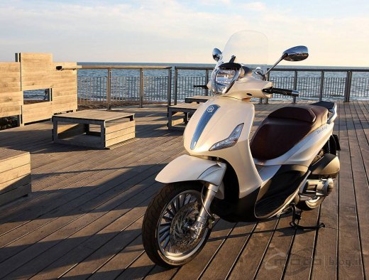 Обзор Piaggio Beverly 125ie и 300ie 2010 модельного года