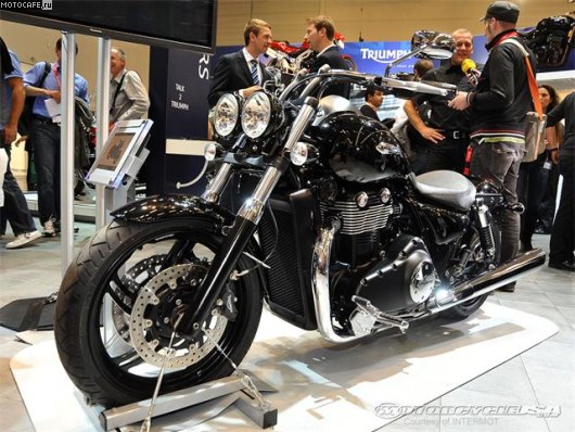 Intermot 2010: Triumph Thunderbird меняет стиль и качает мускулы