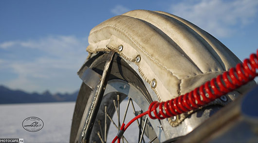 Рассказ о «проклятом» винтаж-рейсере Kursed и случайном установлении рекорда